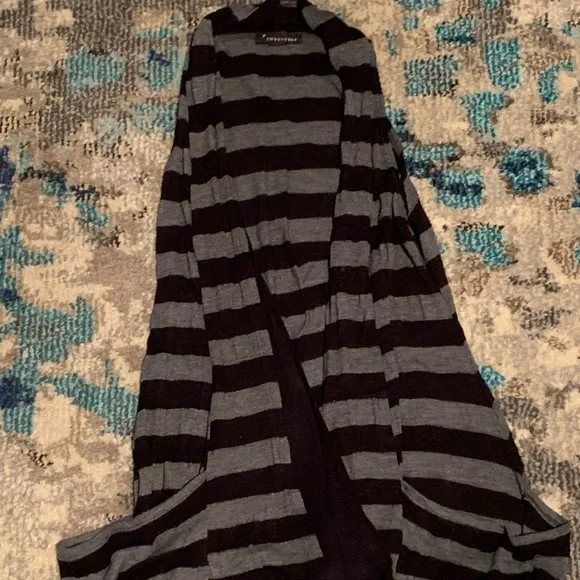 Black and gray striped sleeveless open front kimono